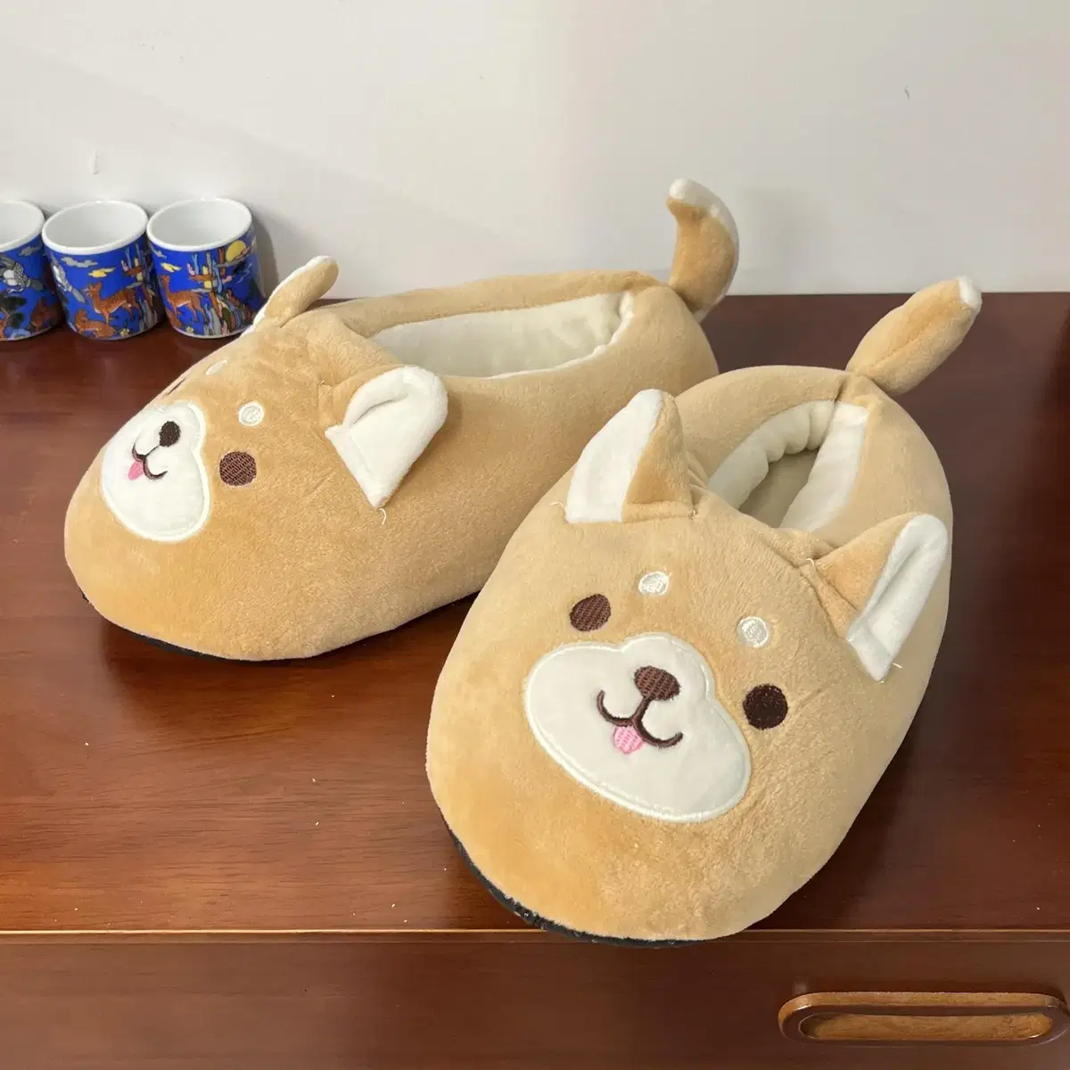 MOCHI SHIBA indoor slippers