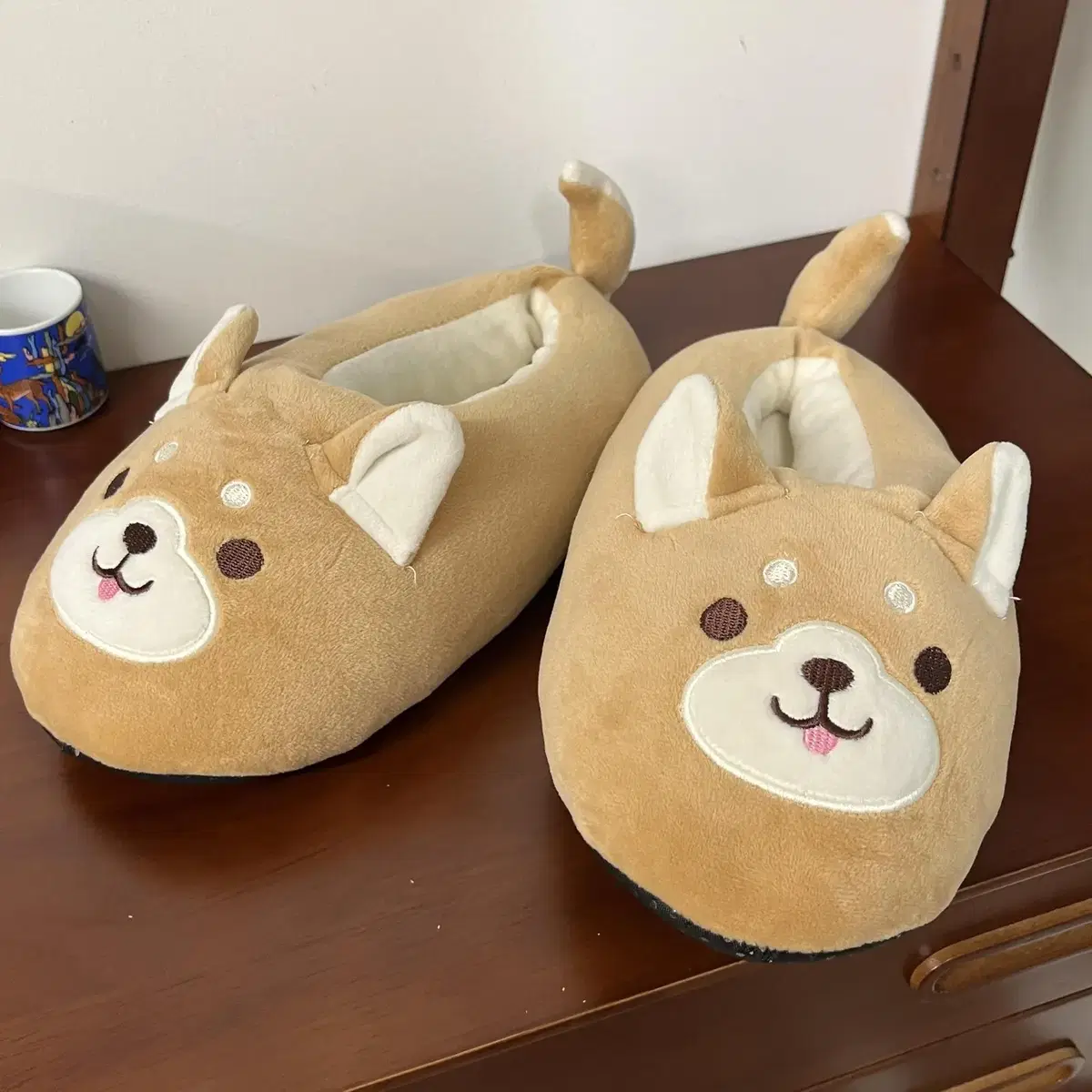 MOCHI SHIBA indoor slippers