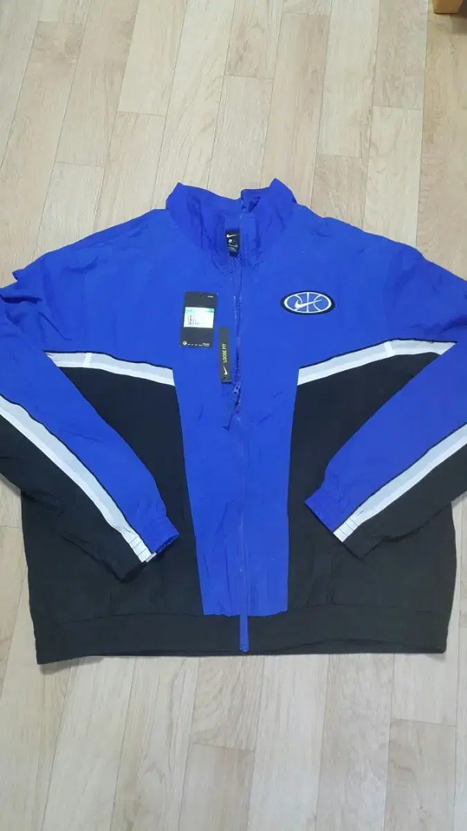 Nike Swoosh Windbreaker XL New Arrivals