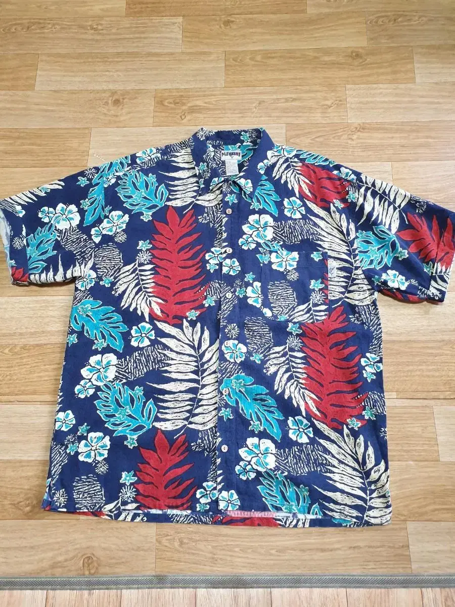 Hawaiian short sleeve shirt100% cotton with corduroy floral design