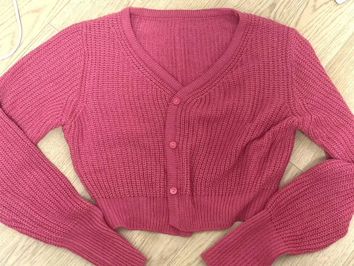 Judy bom Cropped Loose Fit V-Neck Knit Cardigan Pink