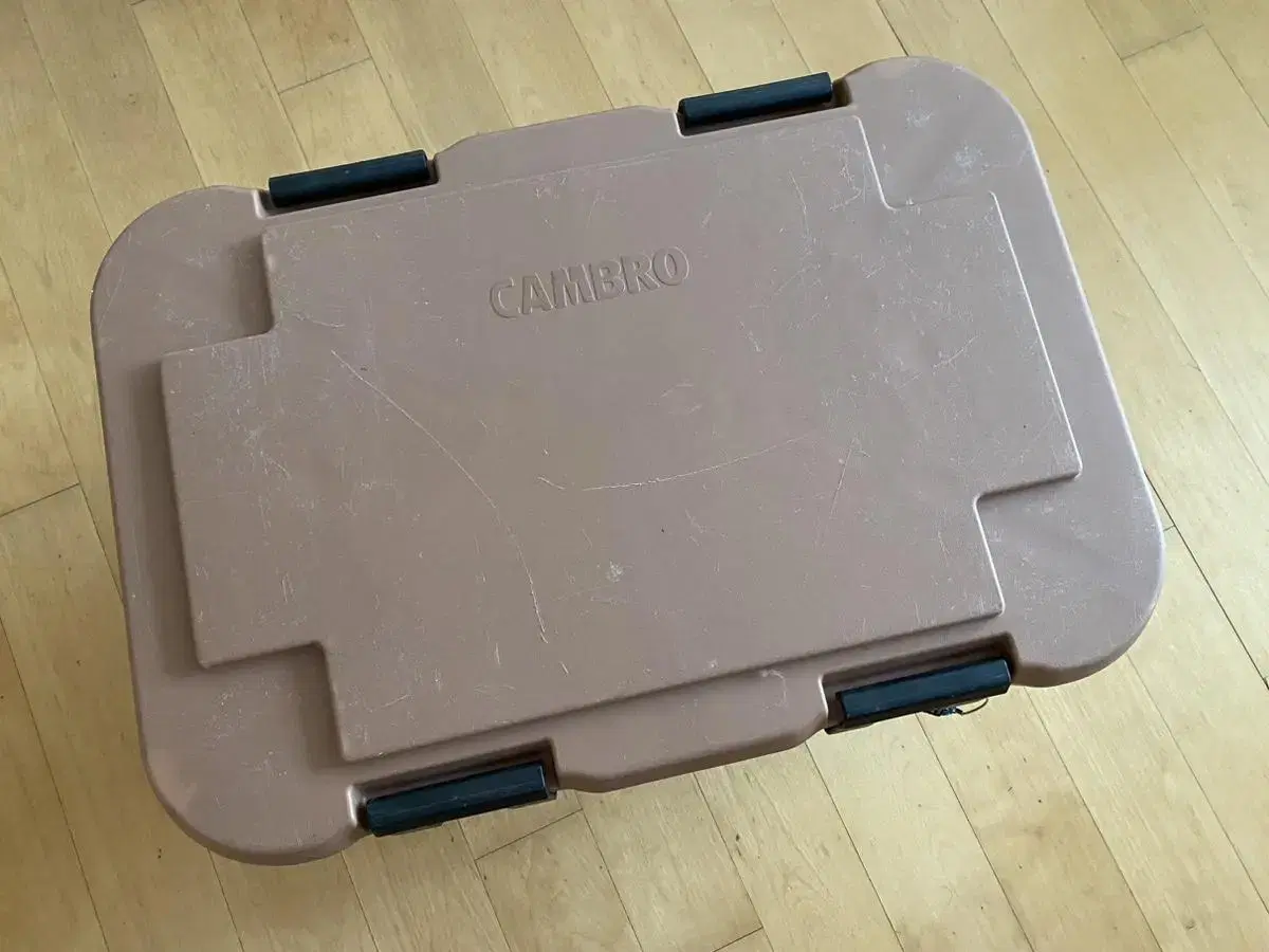 Cambro US military new icebox food container can be kept warm or cold