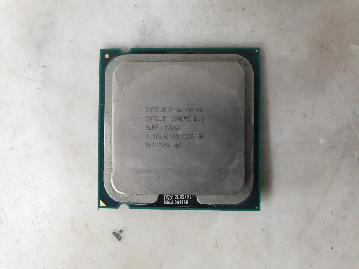 인텔 775소켓 울프데일 E8400 CPU 쿨러별도