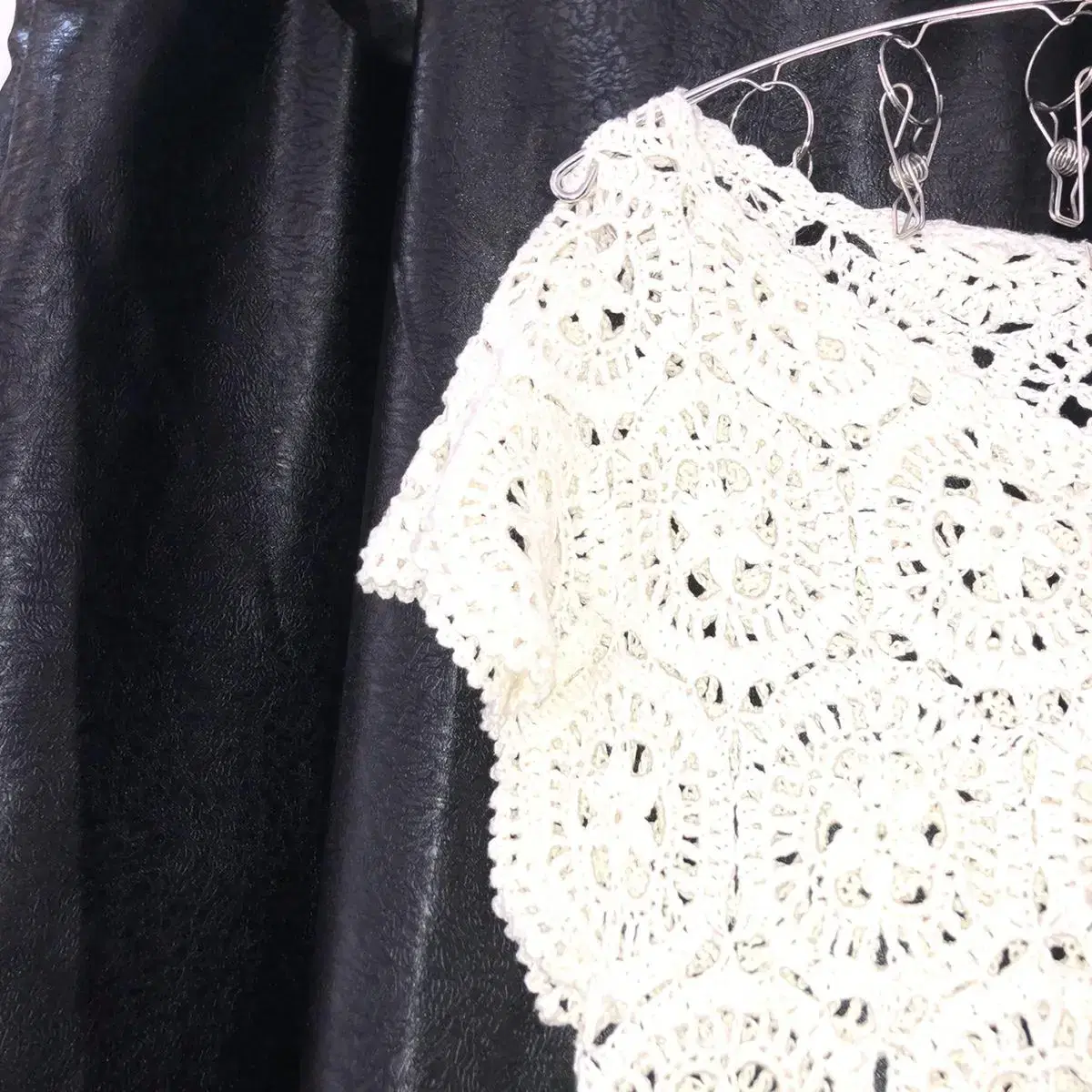 Vintage une crochet ivory knit