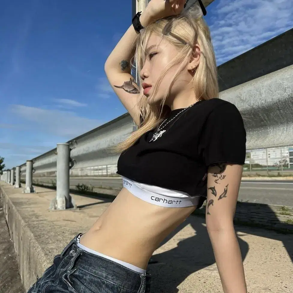 attentionrow underboob T