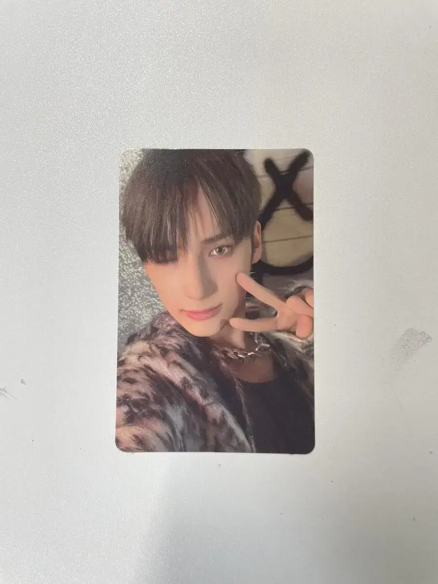 Hueningkai Tukcha (GBGB) photocard / mess version