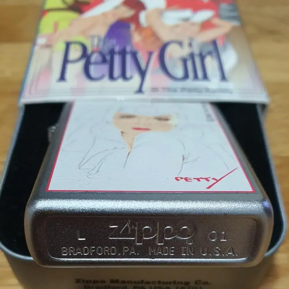 2002년 zippo lighter Petty Girl 시리즈 지포라이터