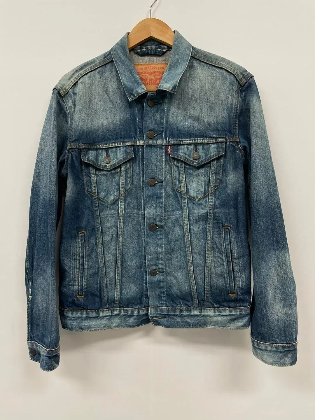 100) Levi's Jeans Jacket