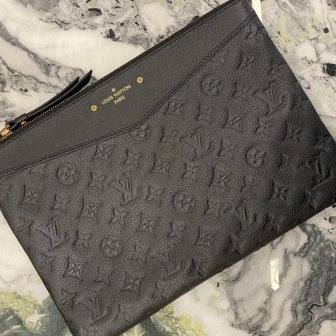 [OneSize] Louis Vuitton Daily Clutch Black Brand New and in Full Condition