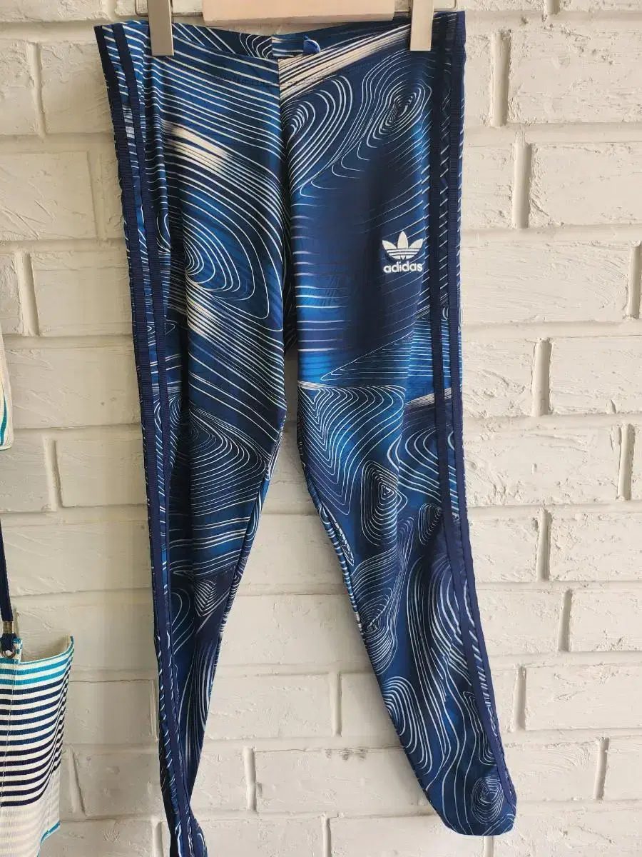 (100 ,L) adidas 아디다스 레깅스 !! 디자인 짱이쁨~~