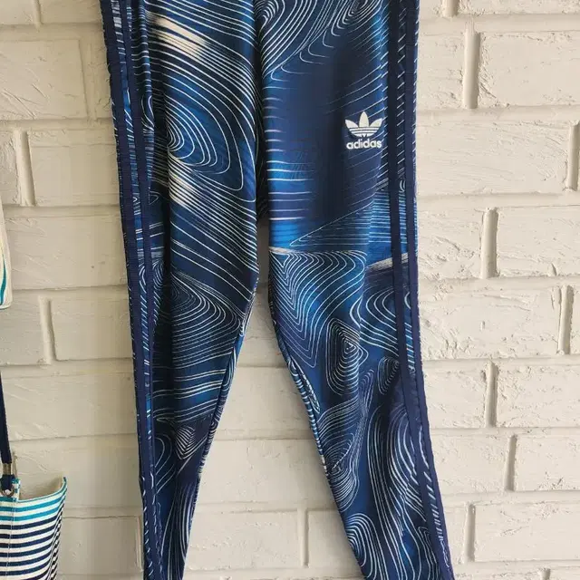 (100 ,L) adidas 아디다스 레깅스 !! 디자인 짱이쁨~~