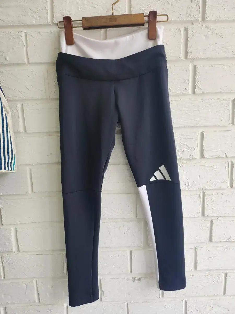 (XS,85,세탁완료) adidas 아디다스 레깅스 ! 디자인 넘이쁨!