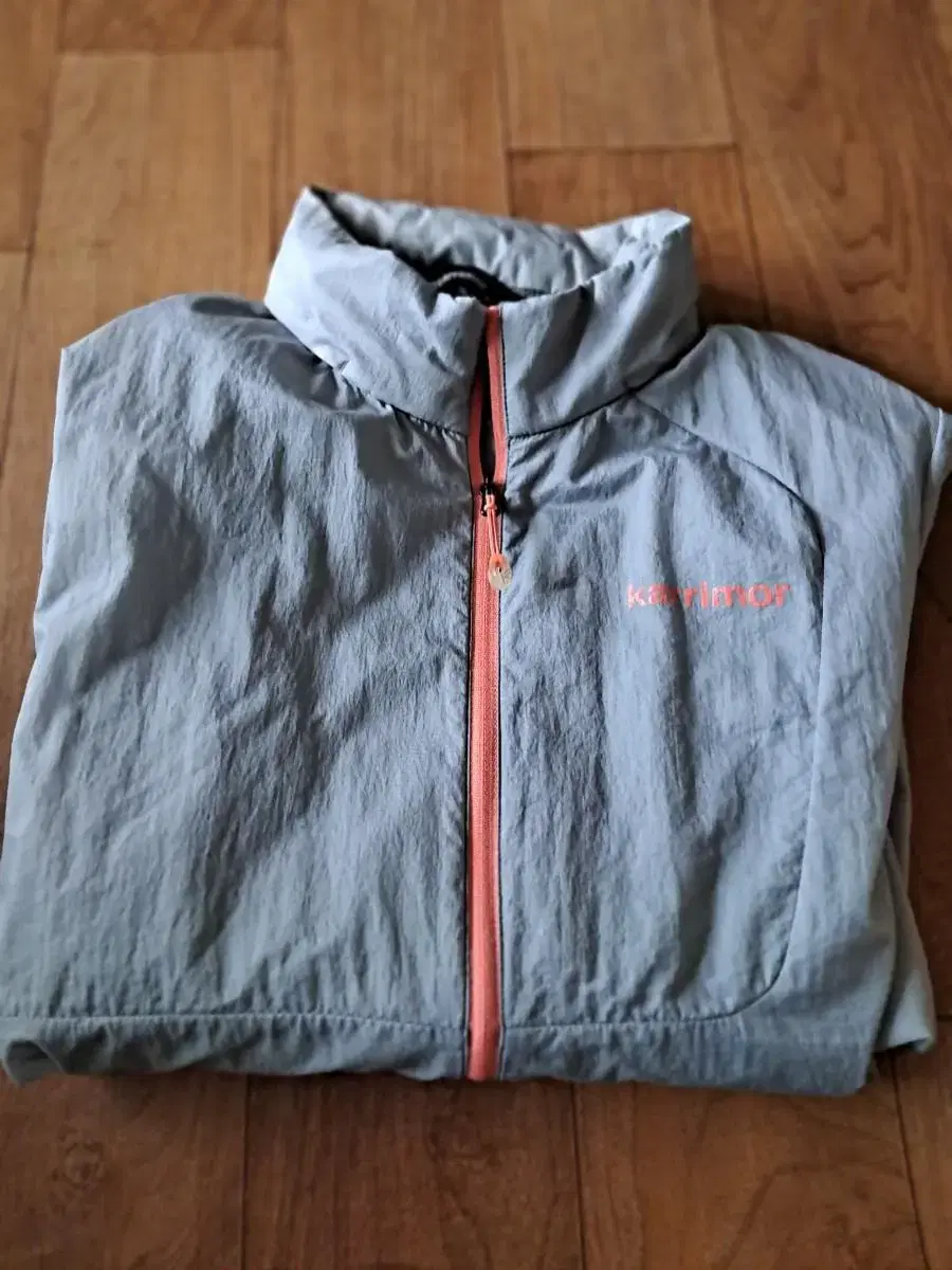 Female) Carimore Windbreaker 100