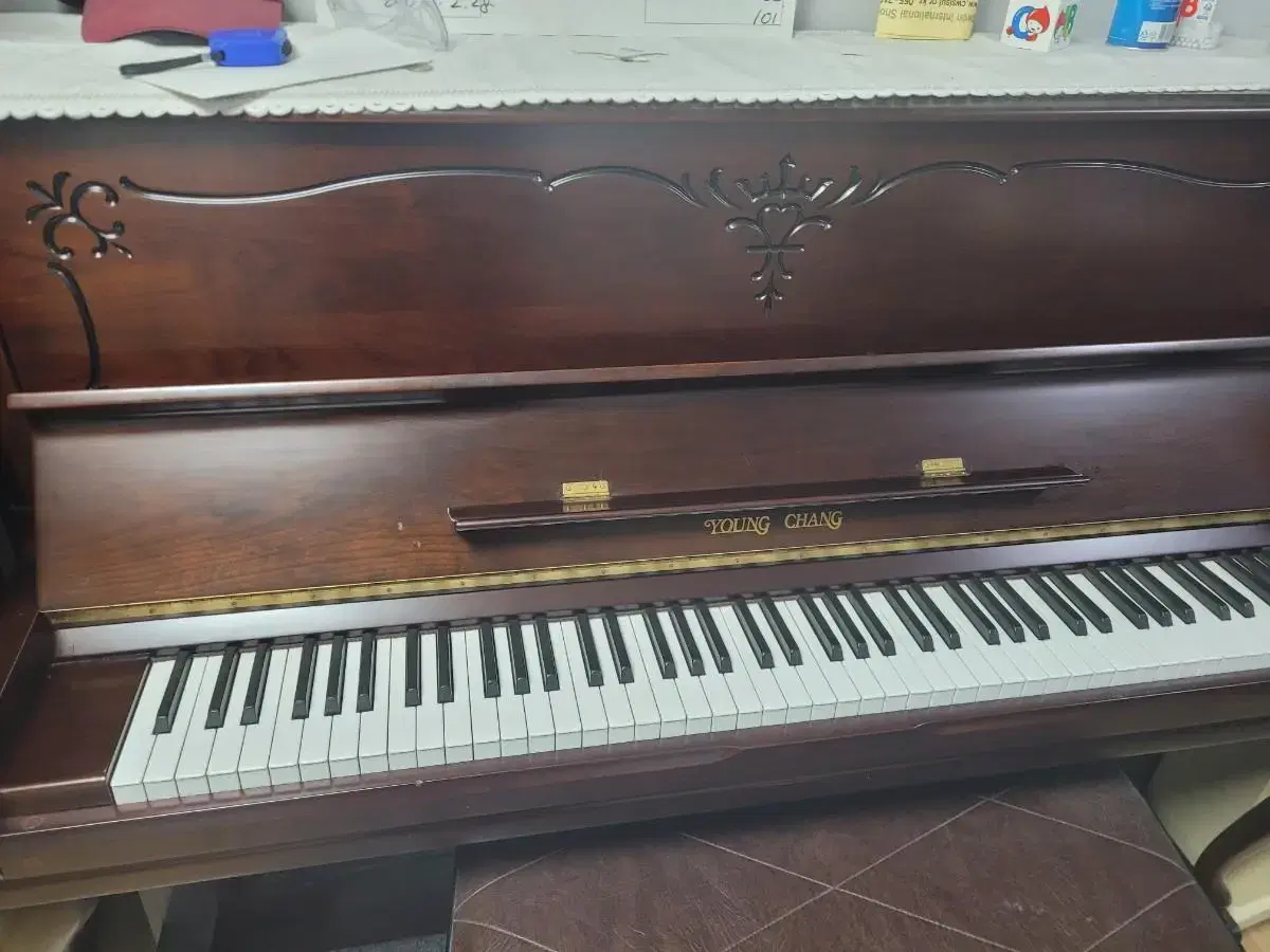 We are selling Young Chang U121 piano.