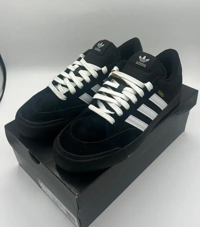 Dingil shipping)295 adidas nora core black gold metallic authentic zuu