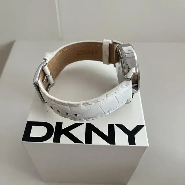 DKNY 시계 NY4528 화이트 여성시계 새상품