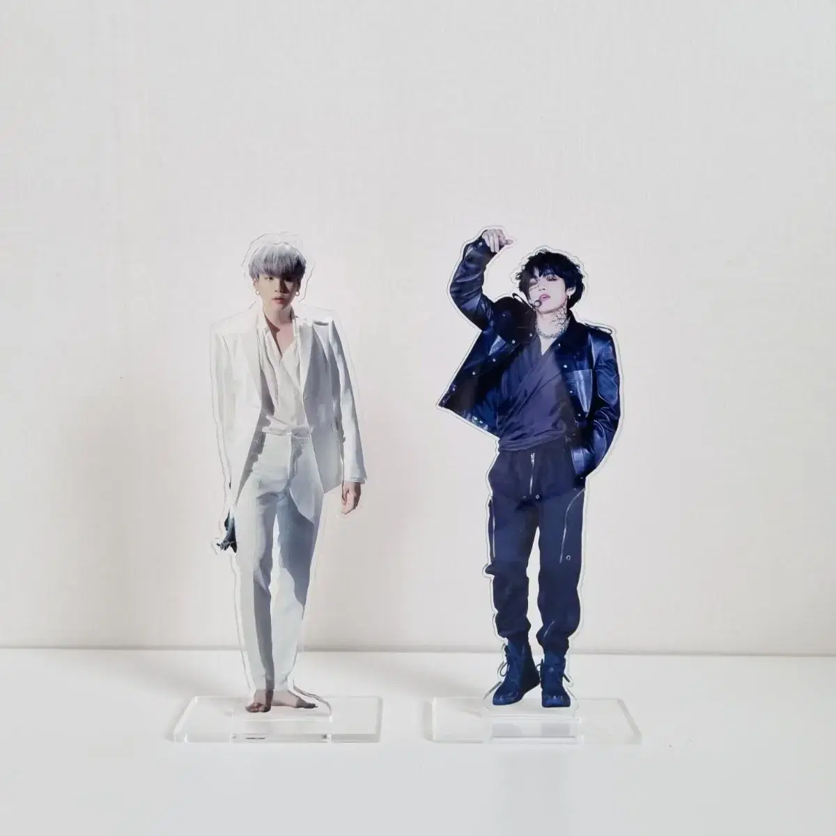 (Unused)Bangtan suga (yoon), v (taehyung) Black Swan acrylic stand wts individually