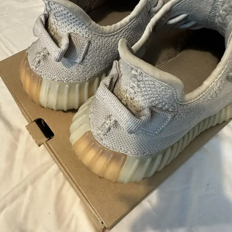 yeezy boost 350 v2 sesame