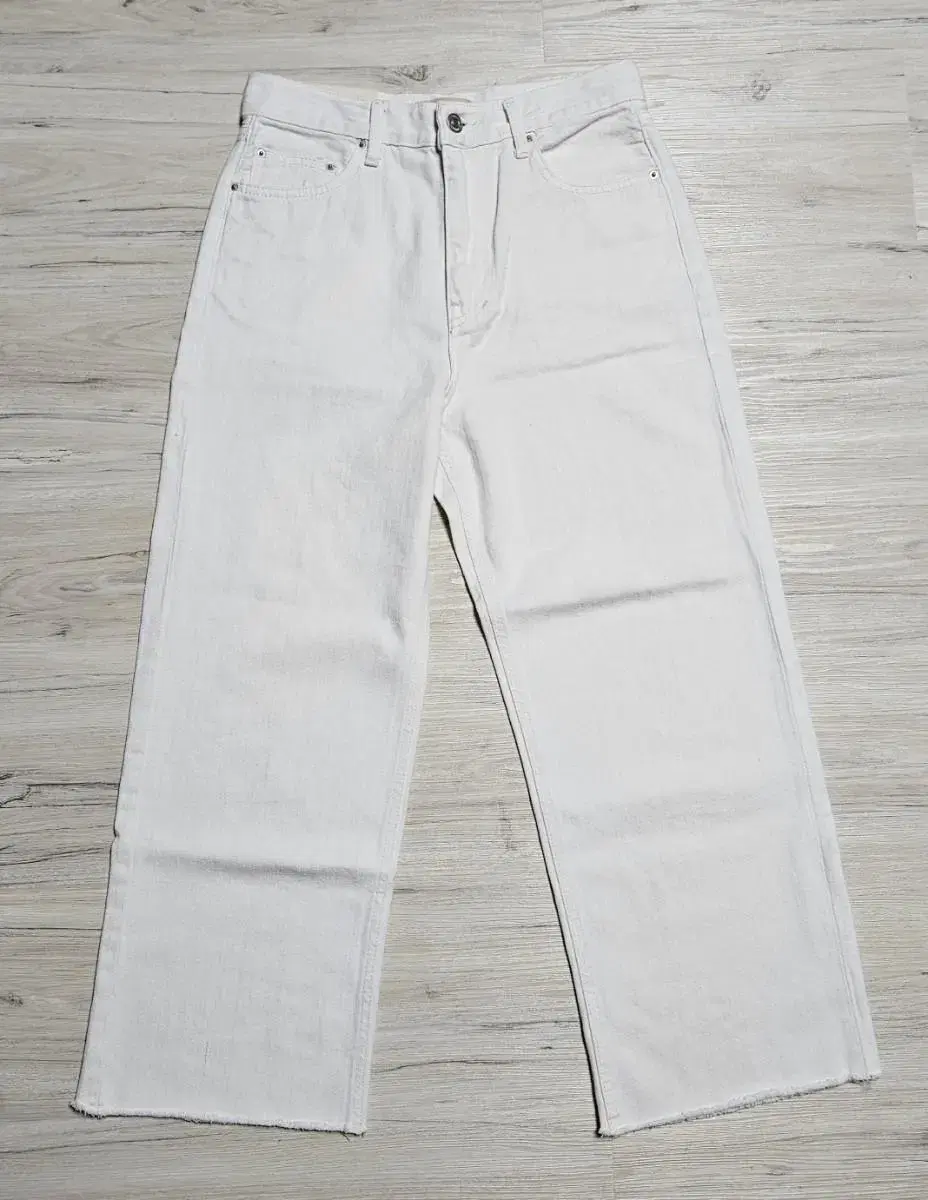 White high-waisted straight-fit medium size (new product)