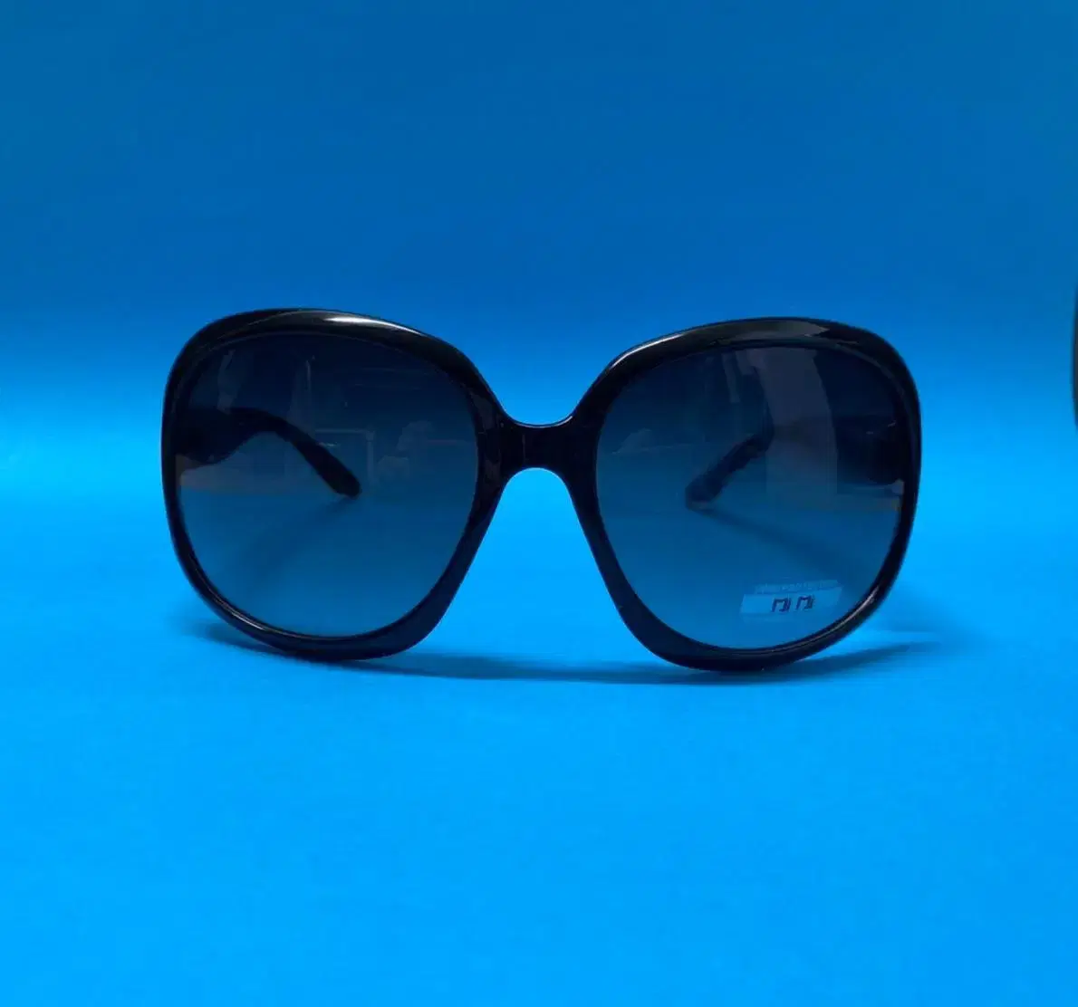 New*Retro Black Sunglasses