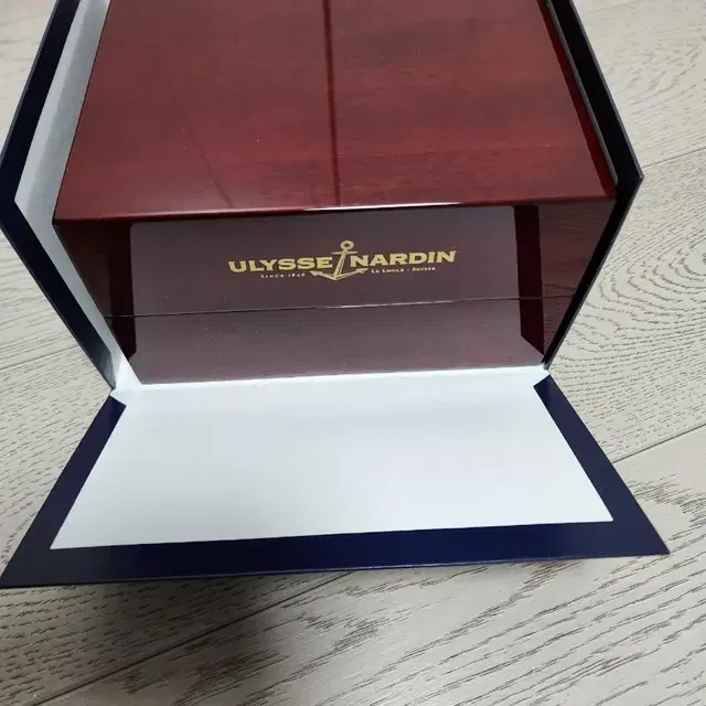 ULYSSE NARDIN ( 율리스 나르덴 ) 시계