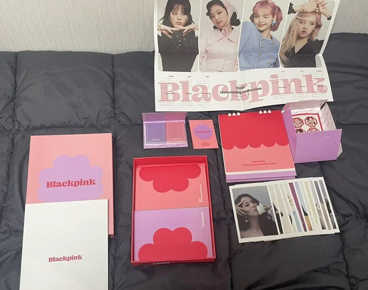 Black Pink 2022 season's greetings (with unregistered QR)