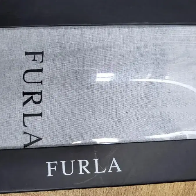 FURLA 클러치백 미사용 신품 판매합니다.