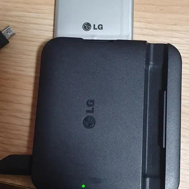 LG G3  배터리 및 충전거치대 판매합니다