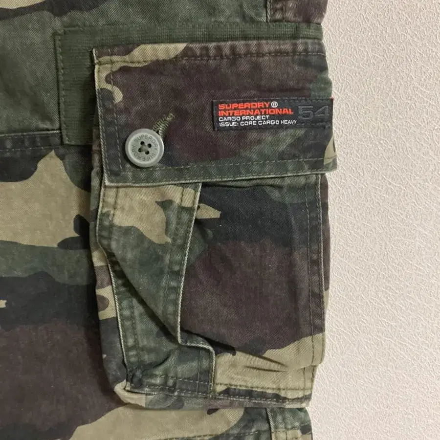 (새상품)superdry cargo belted shorts camo