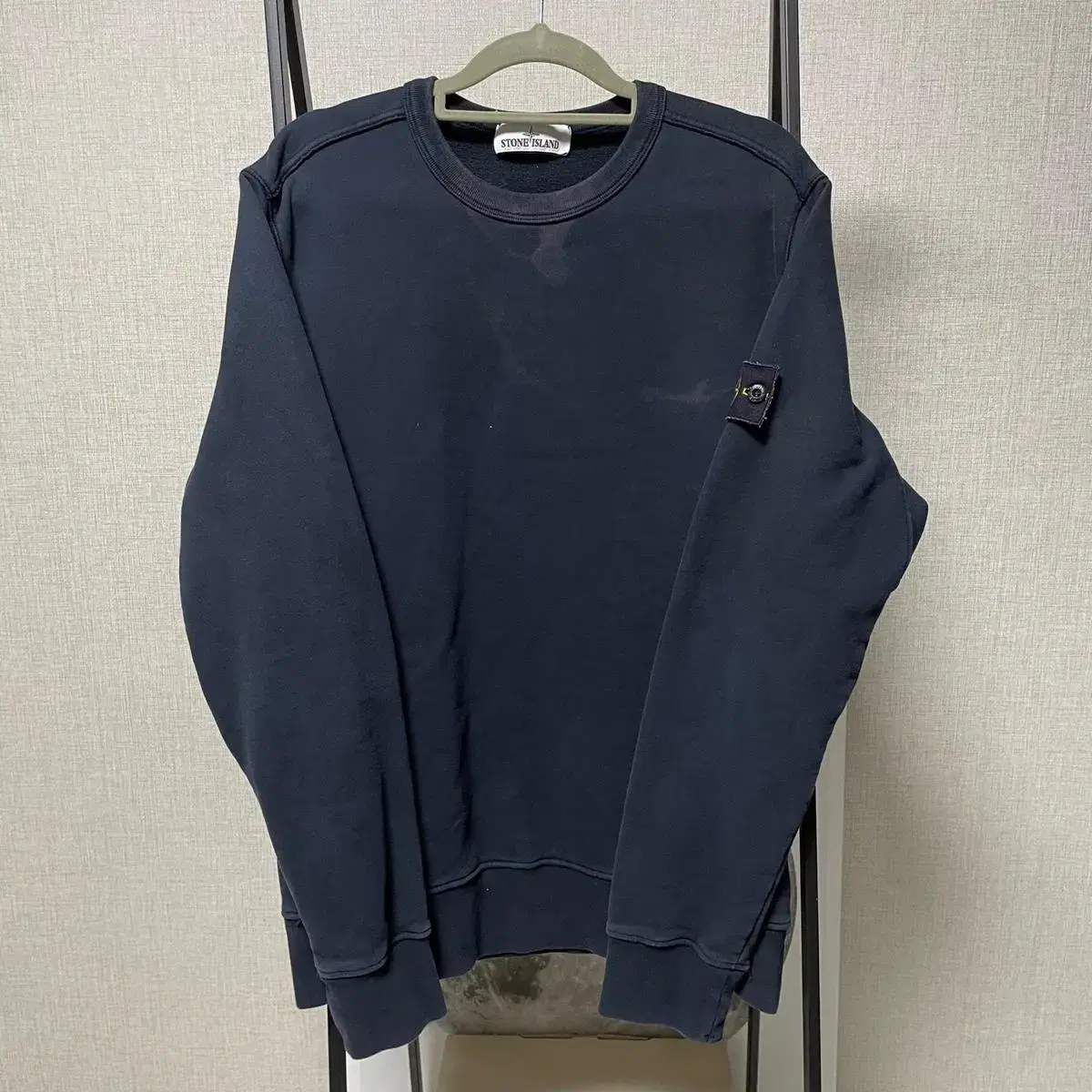 Genuine L) Stone Island Navy Man to Man 100