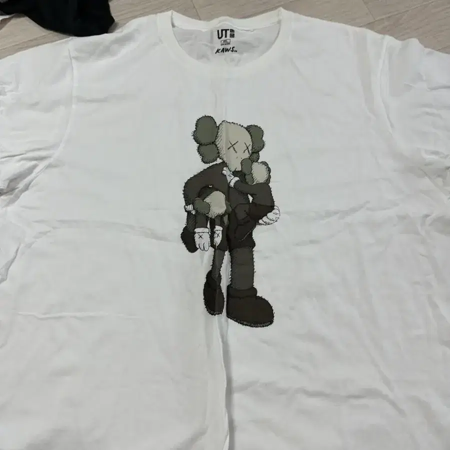 kaws x유니클로 반팔 4xl