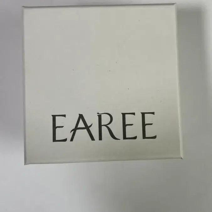 EAREE 목걸이