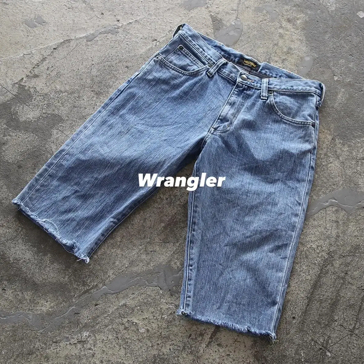 (착용컷) Wrangler 커팅 데님 반바지 (남성용 31)