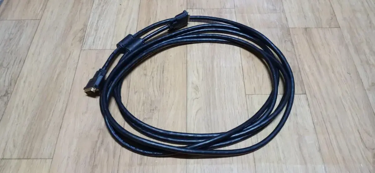 Sells KALON High End DVI-D Dual Cable 24+1 pin (5m).