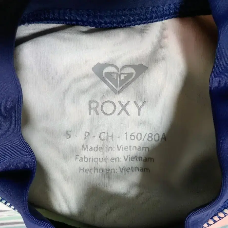 록시 roxy 크롭 래쉬가드