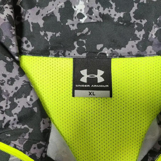 UNDERARMOUR   바람막이 점퍼