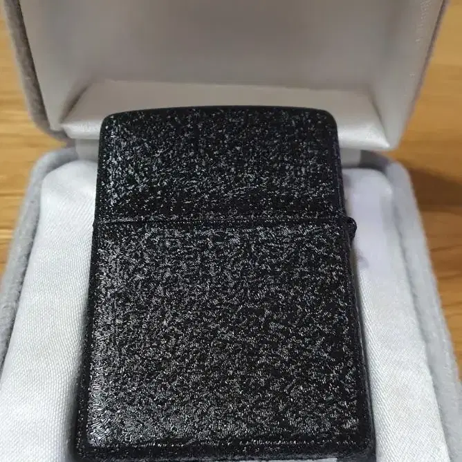 2005년 블랙 크래클 중서 문양 지포라이터 Zippo lighter