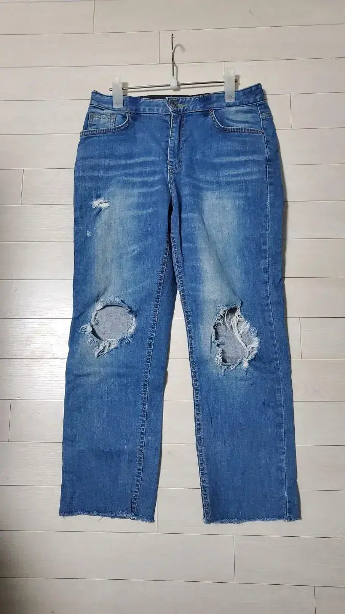 [M] Women's spandex, ripped denim, unwashed denim jeans (medium wash)