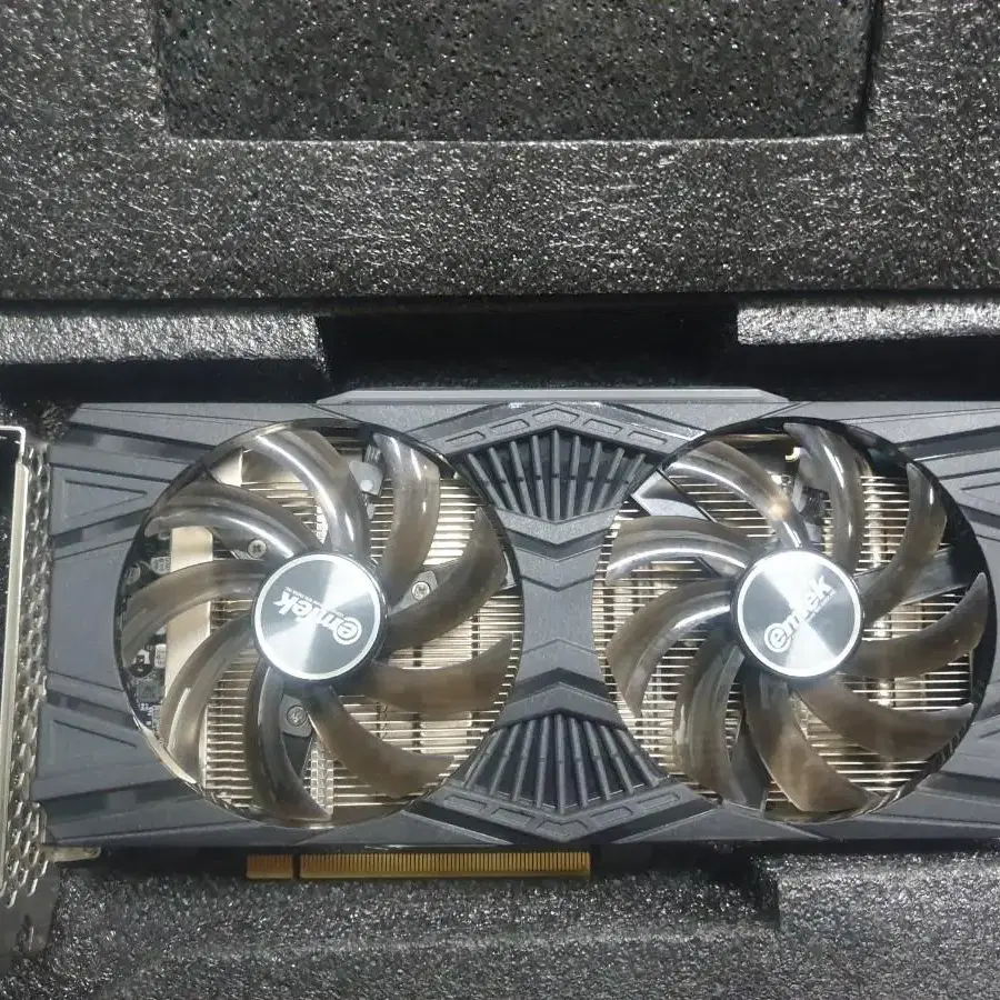 이엠텍 rtx2060s 그래픽카드 팝니다.