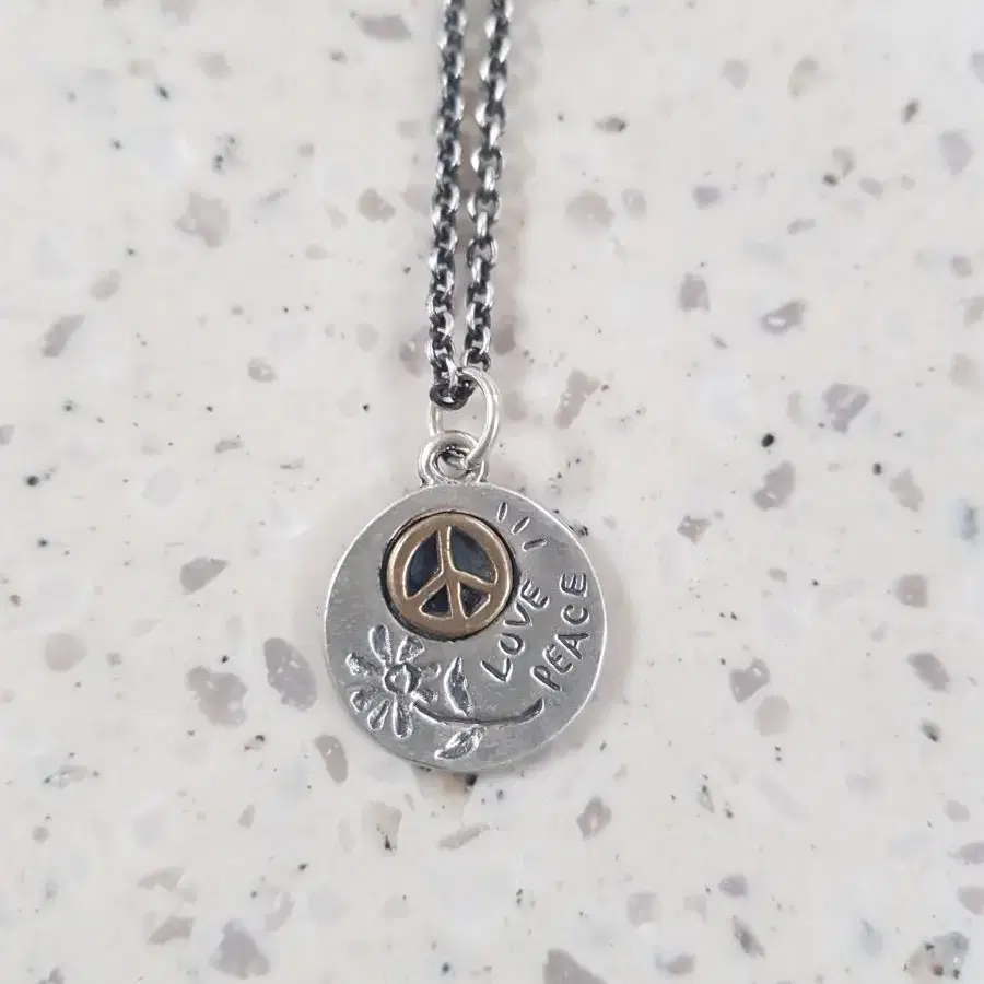 쿠잔 love&peace necklace (BTS RM 착용)