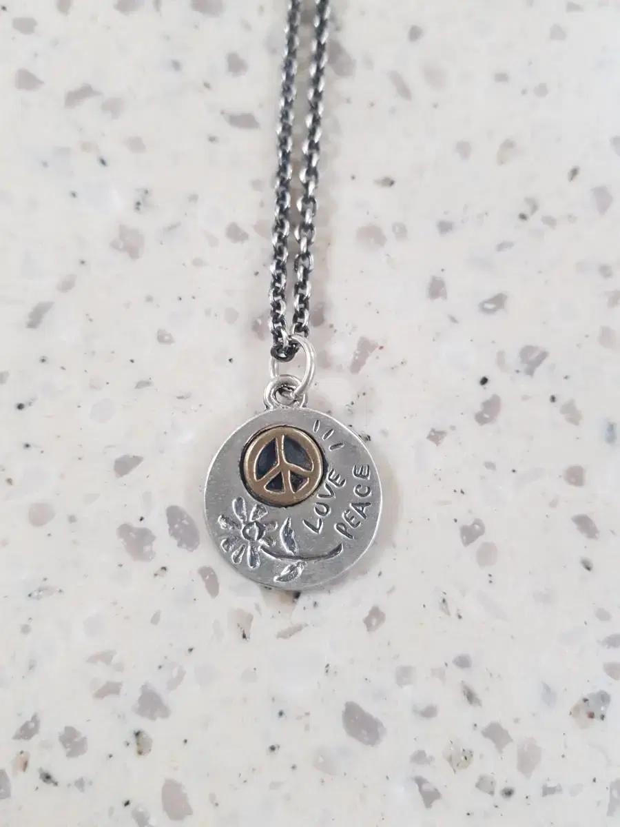 쿠잔 love&peace necklace (BTS RM 착용)