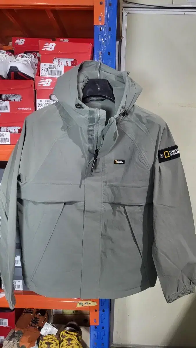 National Geographic Windbreaker (Brand New)Retail Price179.000