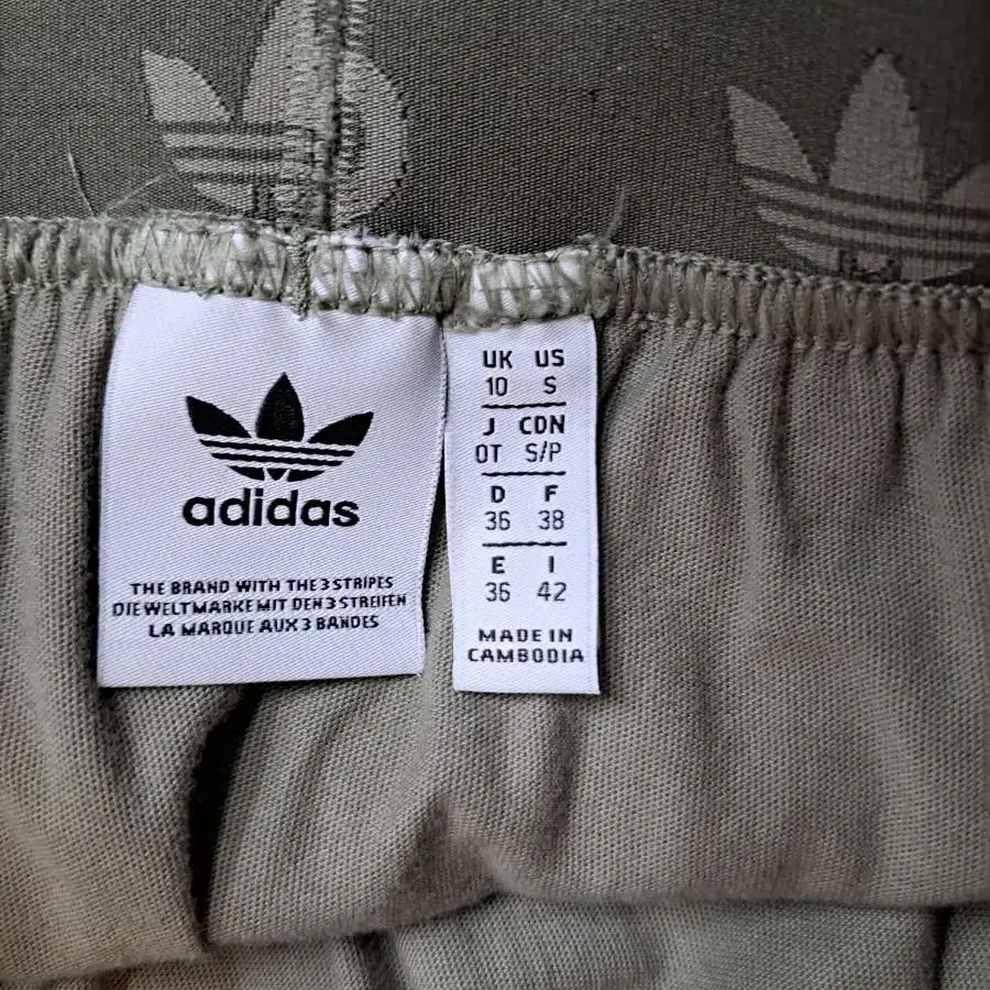 adidas 플리츠 미디스커트