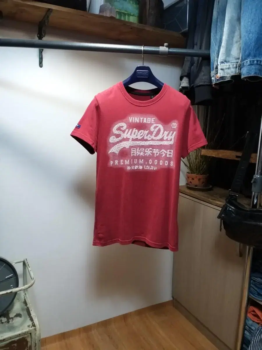 Superdry Round Neck T-Shirt . M