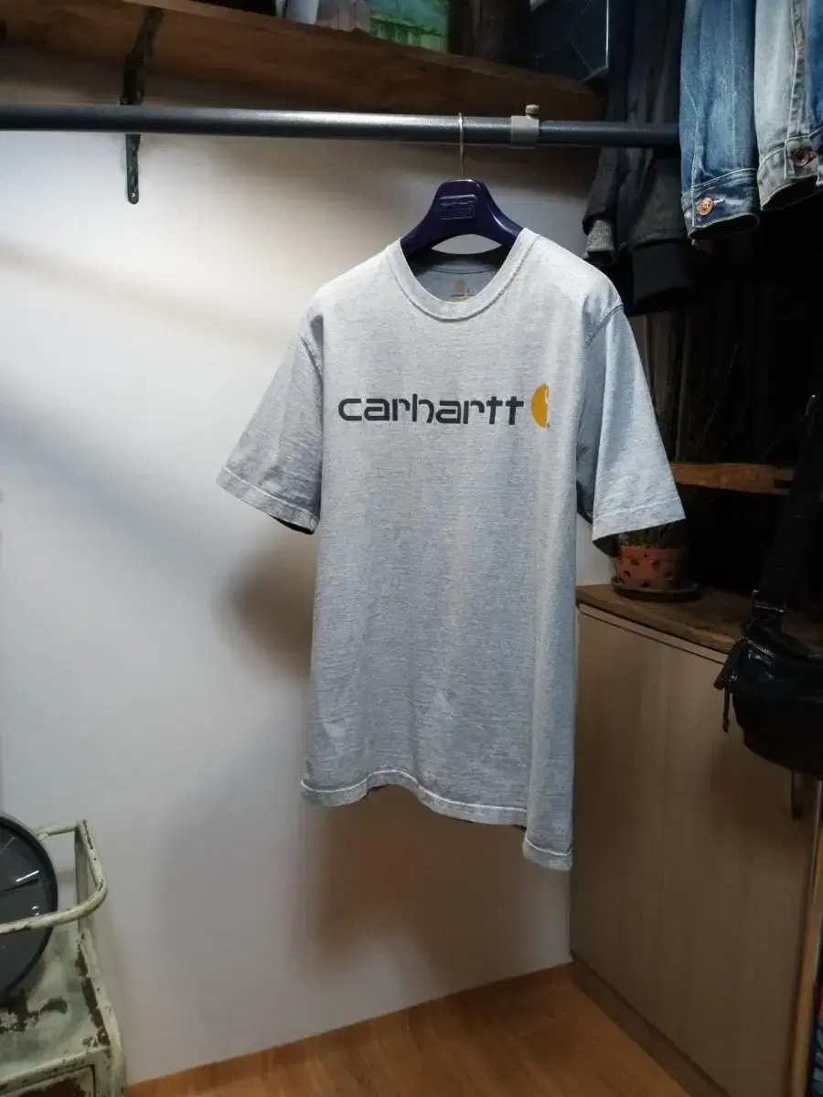 Calhart Round Neck T-Shirt . XL