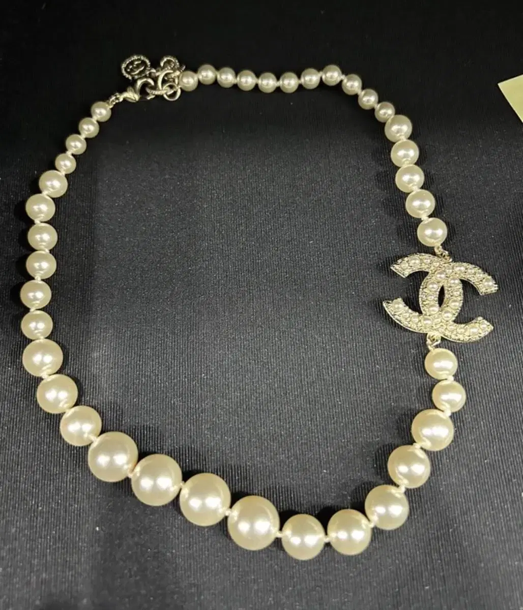 (NEW) Chanel 100th anniversary pearl necklace new!!!