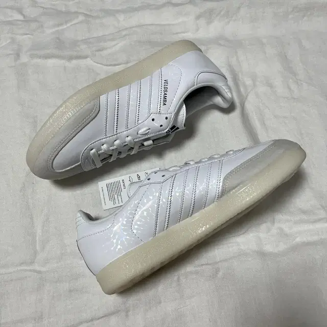 [새상품] 아디다스 ADIDAS 비건 벨로삼바 화이트 250