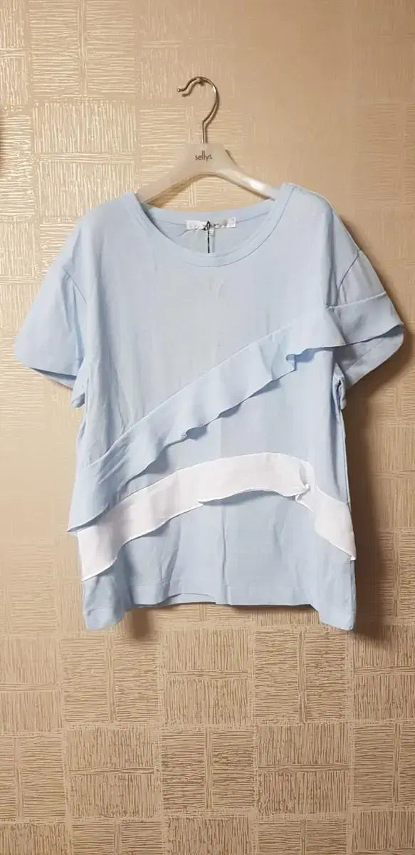 {{{New Product}}} ON&ON Light Blue Frill T-Shirt 66