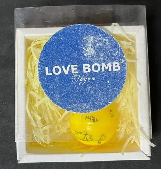 Fromis 9 lee saerom sells rubbom bombs