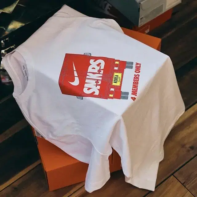 [XL] 나이키 코리아 SNKRS 4주년 반팔